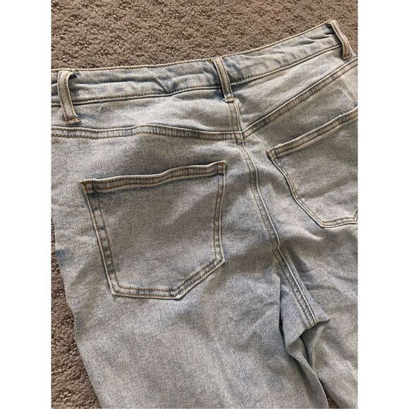 Forever 21 5 Button High rise cuffed jeans - Picture 6 of 6
